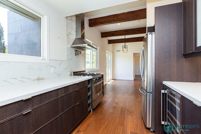 Building Photo - Miraloma: Remodeled & Detached Single Fami...