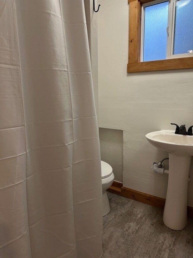 Building Photo - Adorable 1 bedroom Cottage!!