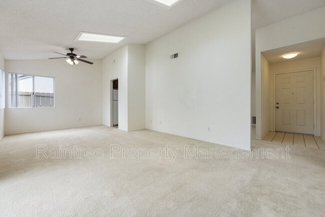 Building Photo - 732 Butterfield Rd