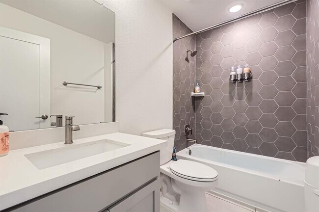 Building Photo - 1209 Brasano Pl