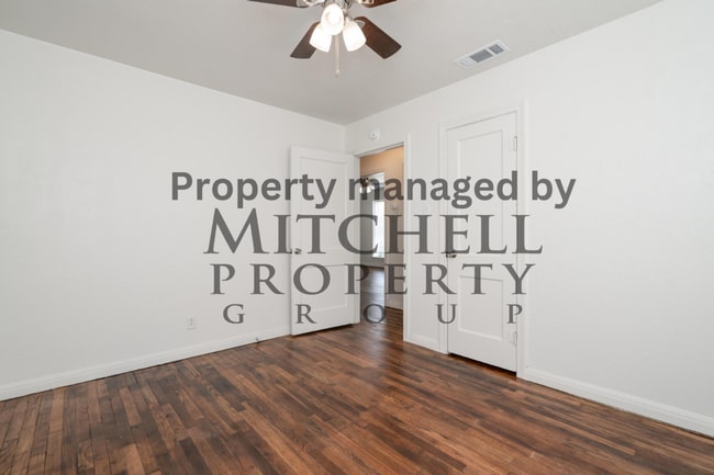 Building Photo - Welcome to 4116 Monroe! This beautiful com...