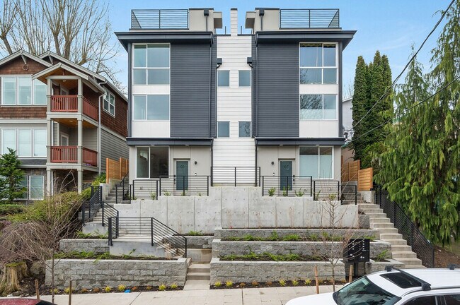 Building Photo - 34 W Cremona St