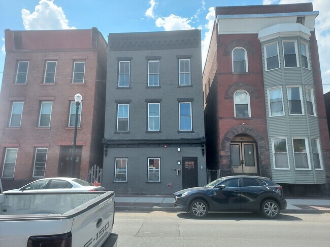 Building Photo - 257 3rd St