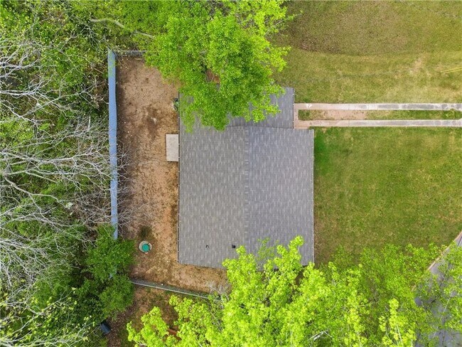 Building Photo - 1735 Carter Cir