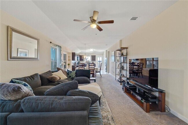 Building Photo - Warm & Inviting 3BR / 2BA Home with Large Backyard