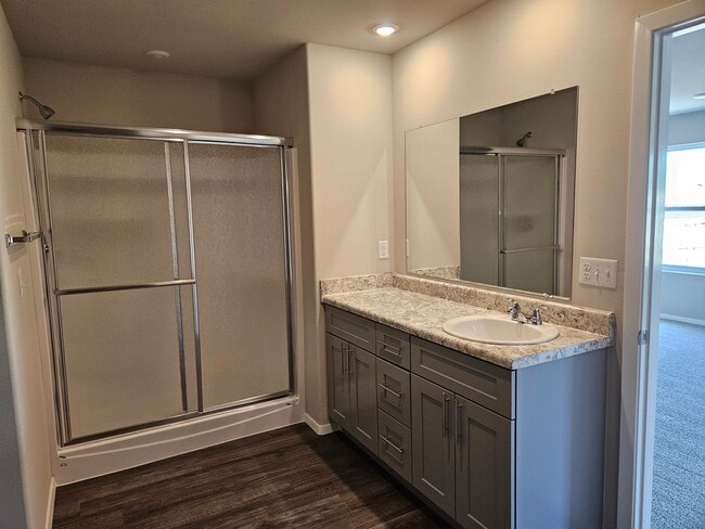 Building Photo - PRE-LEASING FOR AUG 10 MOVE-IN - Newer 4 bedroom / 2 bathroom home!