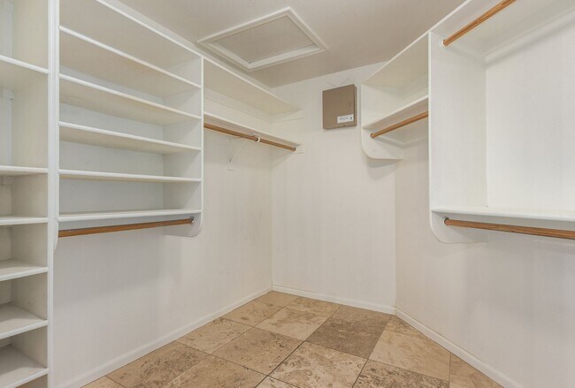 Building Photo - New Listing in Avondale