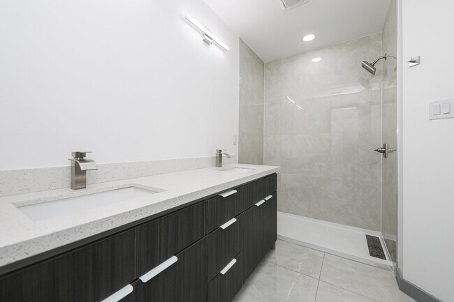 Building Photo - 1011 Emerald Valley Dr