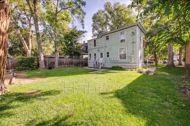Building Photo - 1405 N 11th St