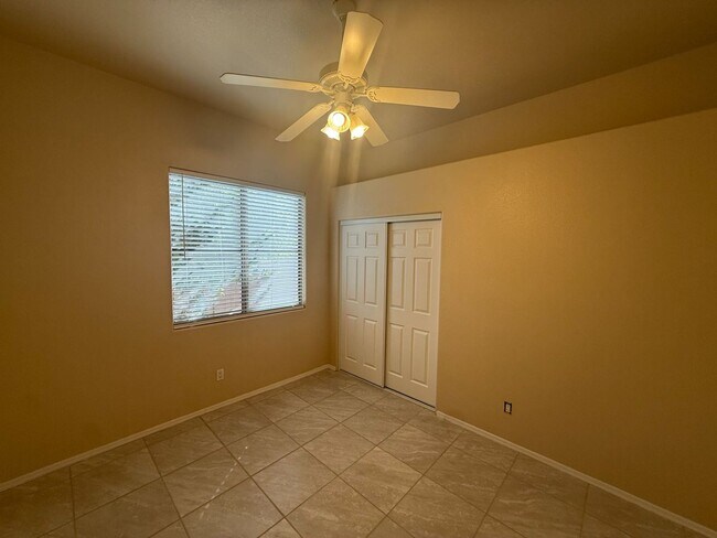 Building Photo - 3260 E Isabella Ave