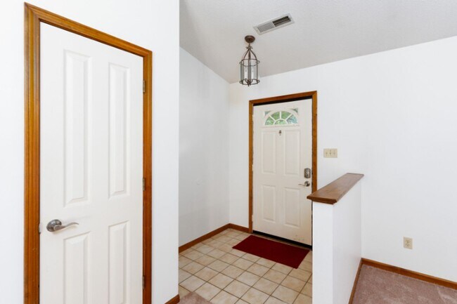 Building Photo - Fantastic Location! Close to MKT & Twin Lakes! 3BR/2.5BA/2000sqft., 2-Car Garage, Large Fenced Ya...