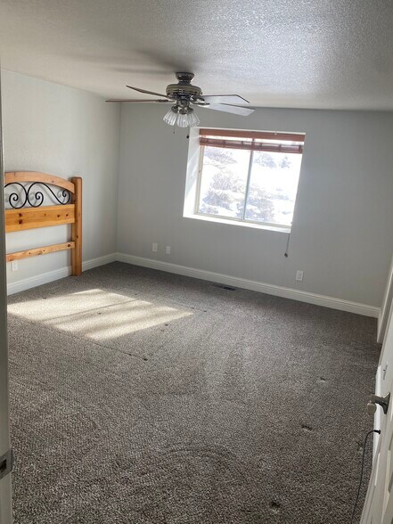 Master bedroom - 17110 Waxwing Ct