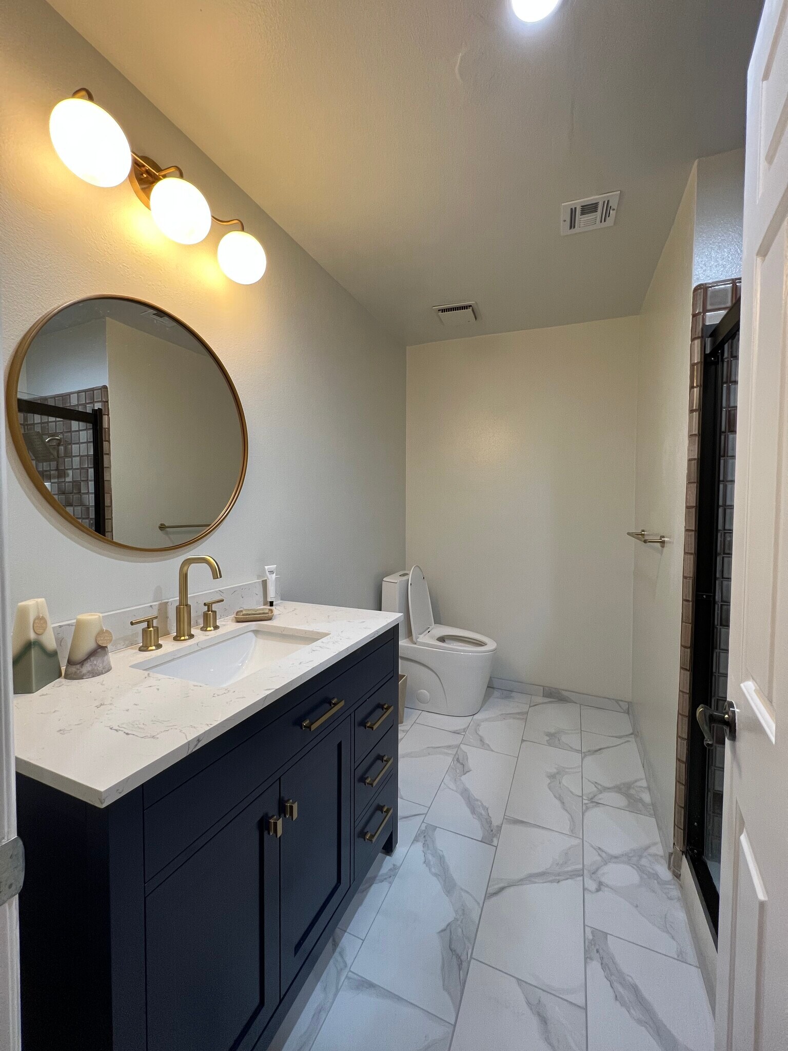 second (guest) bathroom - 511 N Jackson St