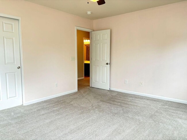 Building Photo - Available Now-Beautiful 4 BR/3BA Home