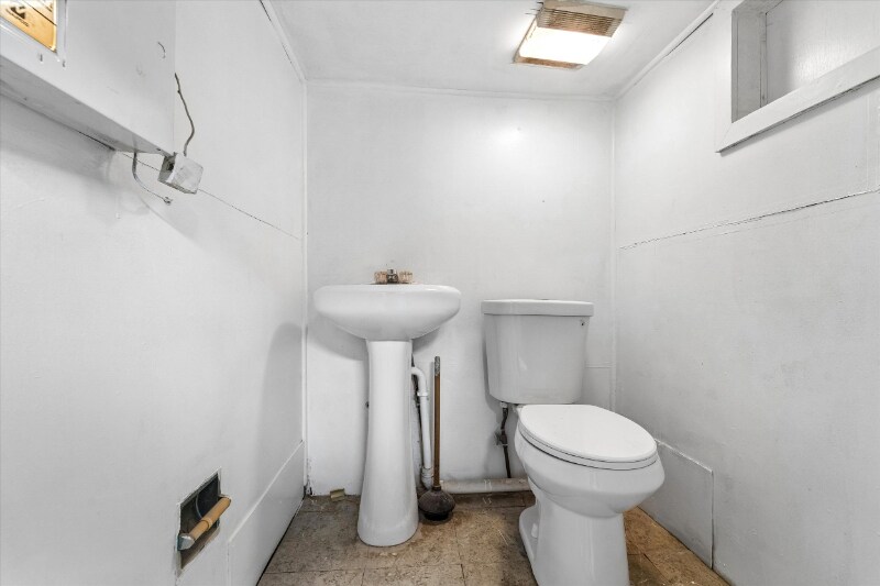 Building Photo - 5524 Upland St