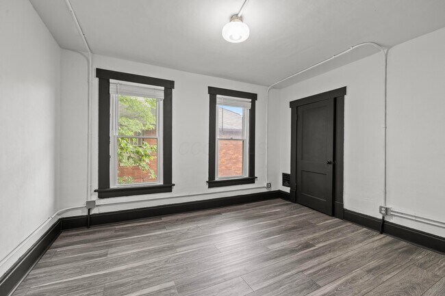 Building Photo - 941 E Whittier St