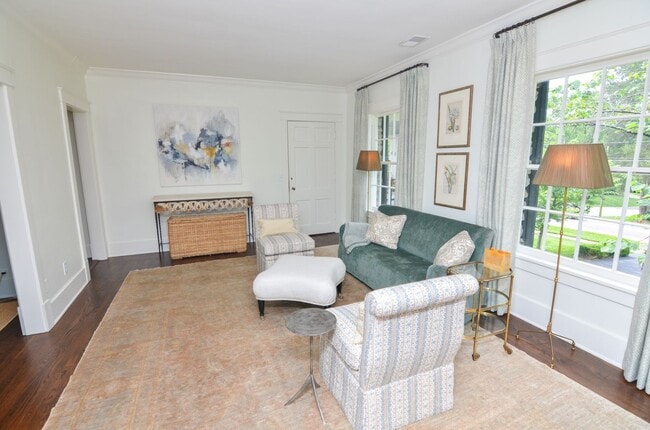 Building Photo - English Cottage in the heart of Belle Meade
