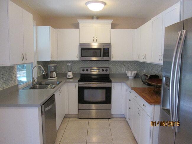 Building Photo - 4610 3rd Ave SW