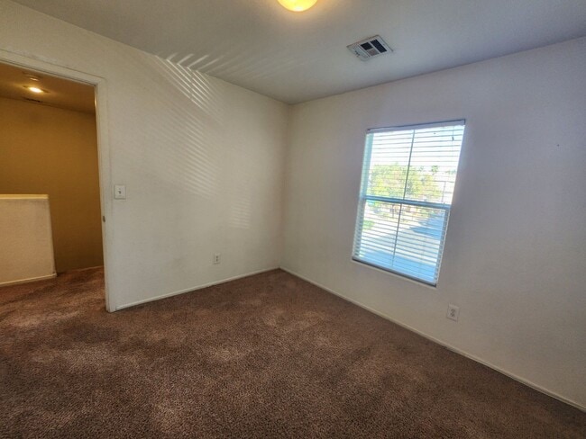 Building Photo - Great 2 Story Home in the SouthWest