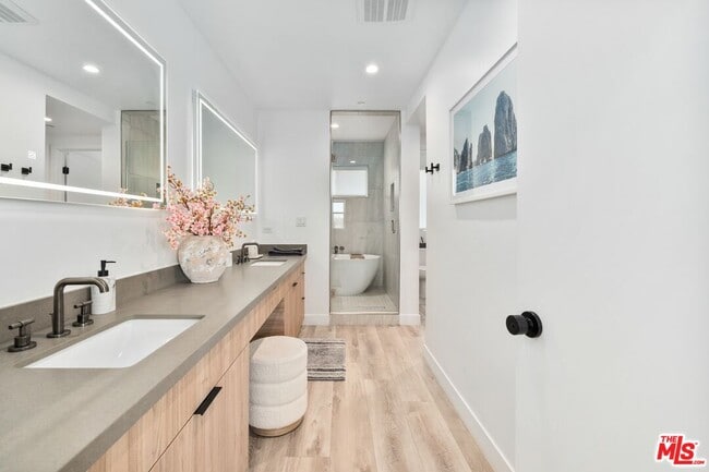 Building Photo - 4912 S Centinela Ave