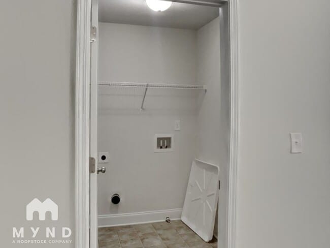 Building Photo - 464 Vandenburg Dr