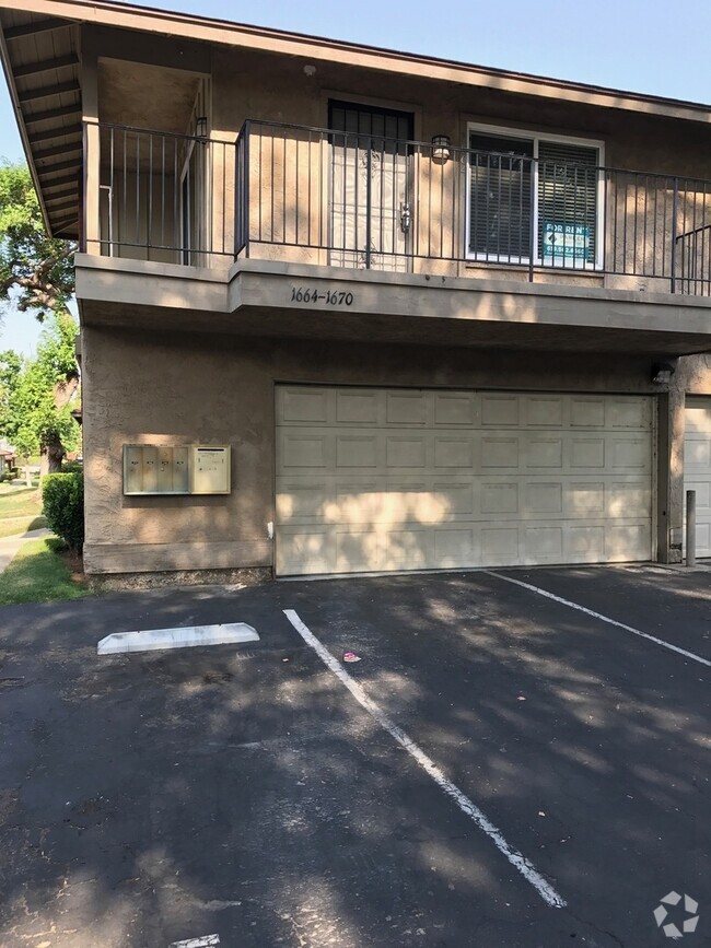 Building Photo - Beautifully Updated 2-Bedroom, 1-Bathroom ...