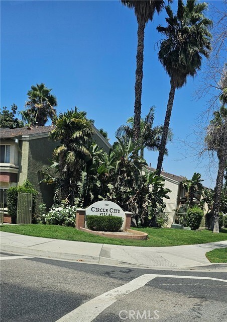 Primary Photo - 1085 Circle City Dr