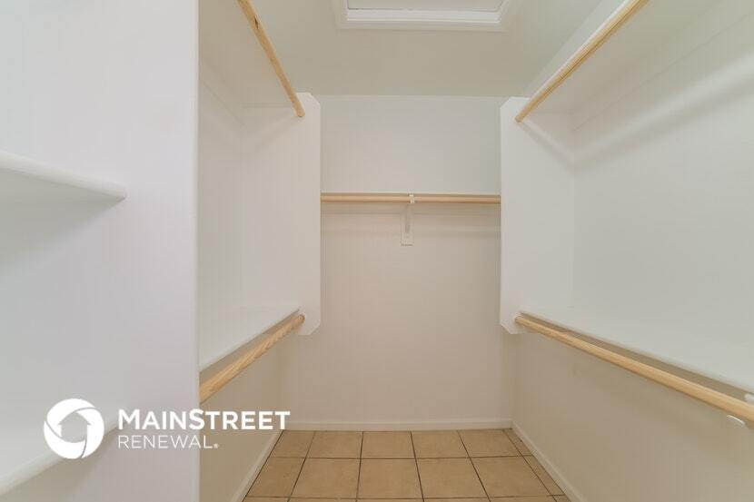 Building Photo - 9017 W Cambridge Ave