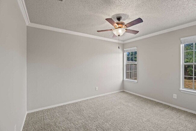 Building Photo - Beautiful 2/2 Near all of Lubbock's Amenit...