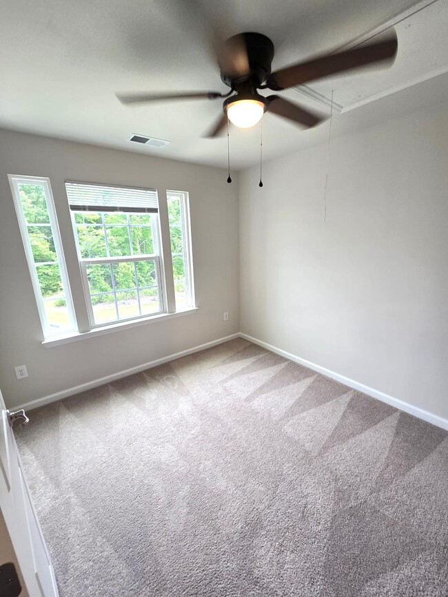 Building Photo - 1118 Helms St