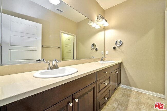 Building Photo - 20285 Avenida Paloma