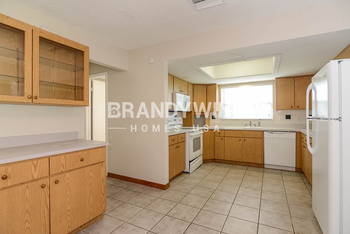 Building Photo - 9923 Woodridge Ct