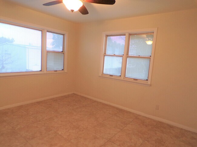 Building Photo - 14921 Sunnybank Ave