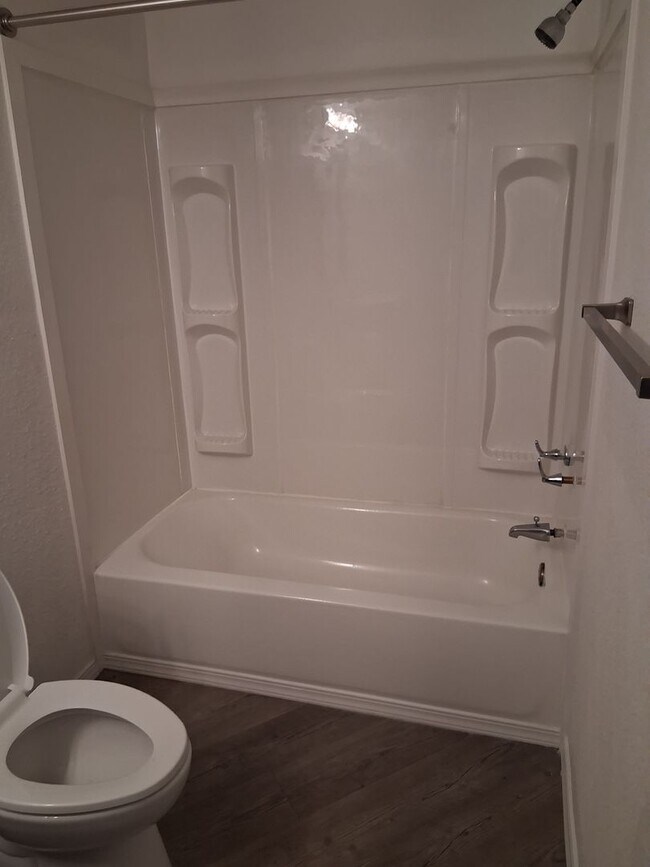 Building Photo - VAL1819