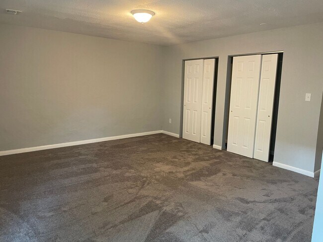Building Photo - End unit townhome in Annapolis!