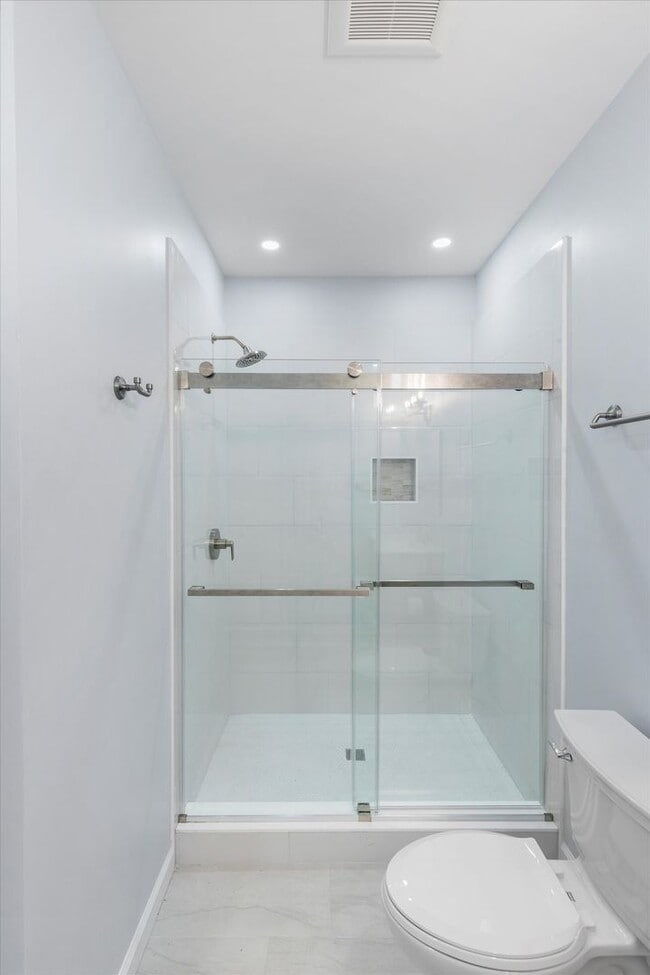 Building Photo - 532 Fleming St