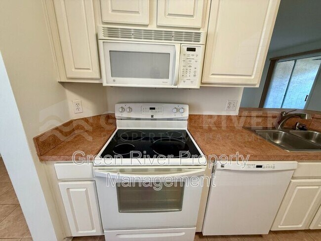 Building Photo - 204 Augusta Cir