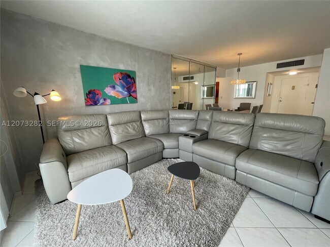 Building Photo - 5001 Collins Ave