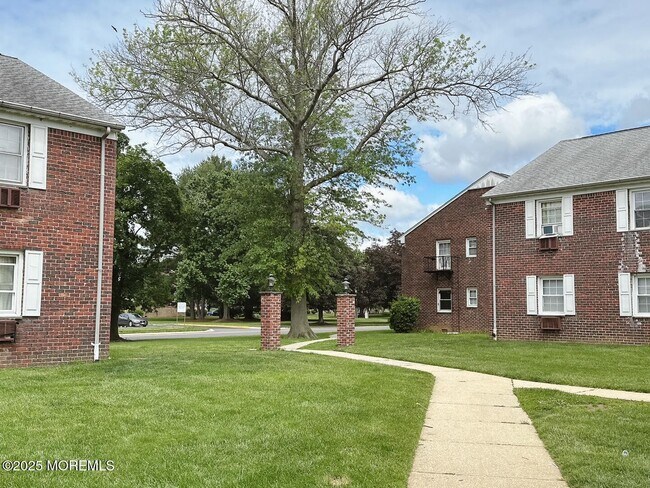 Building Photo - 62 Stonehurst Blvd