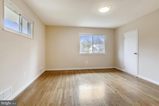 Building Photo - 4503 Traymore St