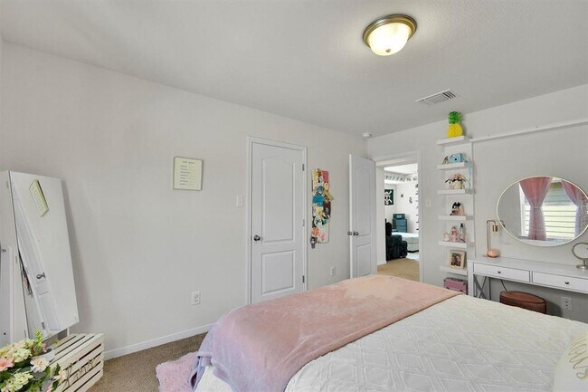 Building Photo - 632 Friar Tuck Dr