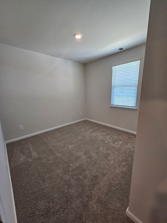 Building Photo - 3015 Long Spur Dr