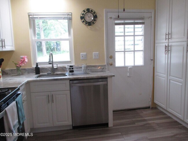 Building Photo - 496 A Thornbury Ct-496