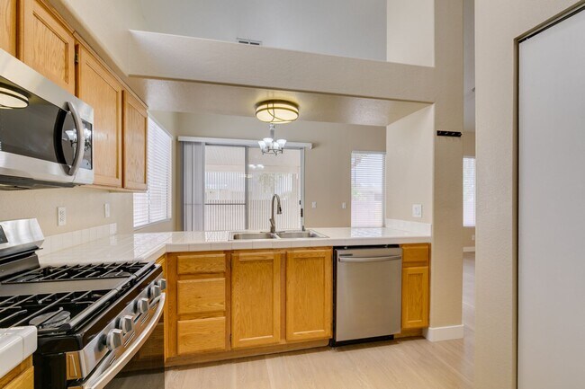 Building Photo - SW BEAUTY*2 BEDROOMS*OPEN FLOORPLAN*COMMUNITY POOL, GATED*CHECK THIS HOME OUT TODAY!