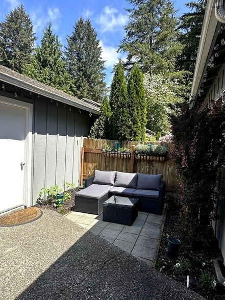 Building Photo - 2821 60th Ln SE