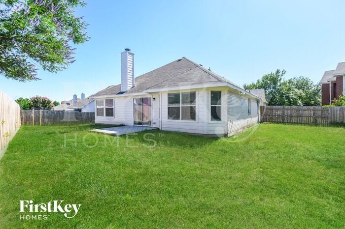 Building Photo - 8201 Cedarcrest Ln