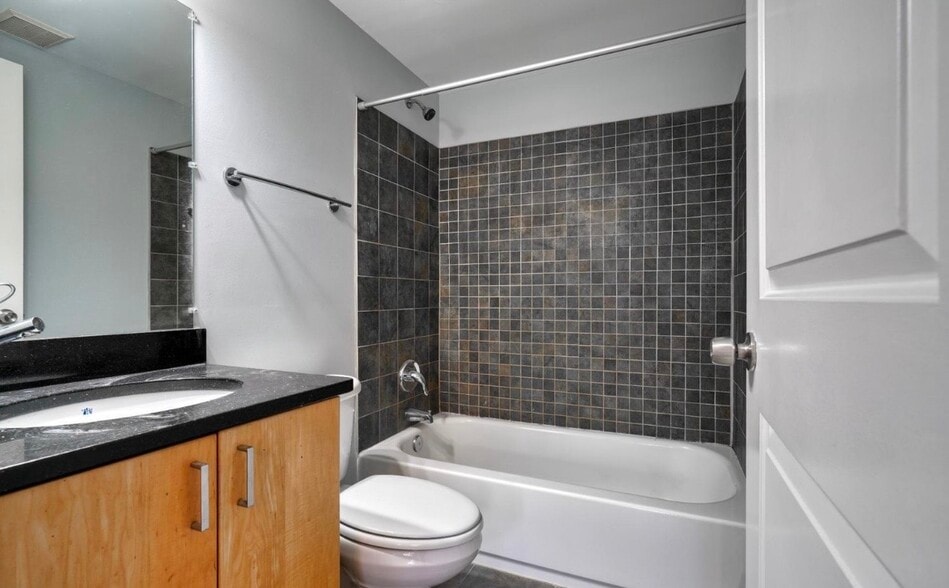 Room 3 Bathroom - 214 S Regester St