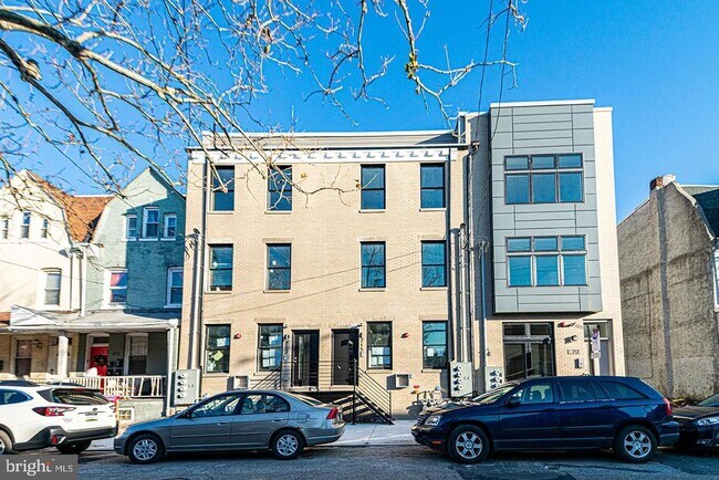 Building Photo - 715 S 51st St