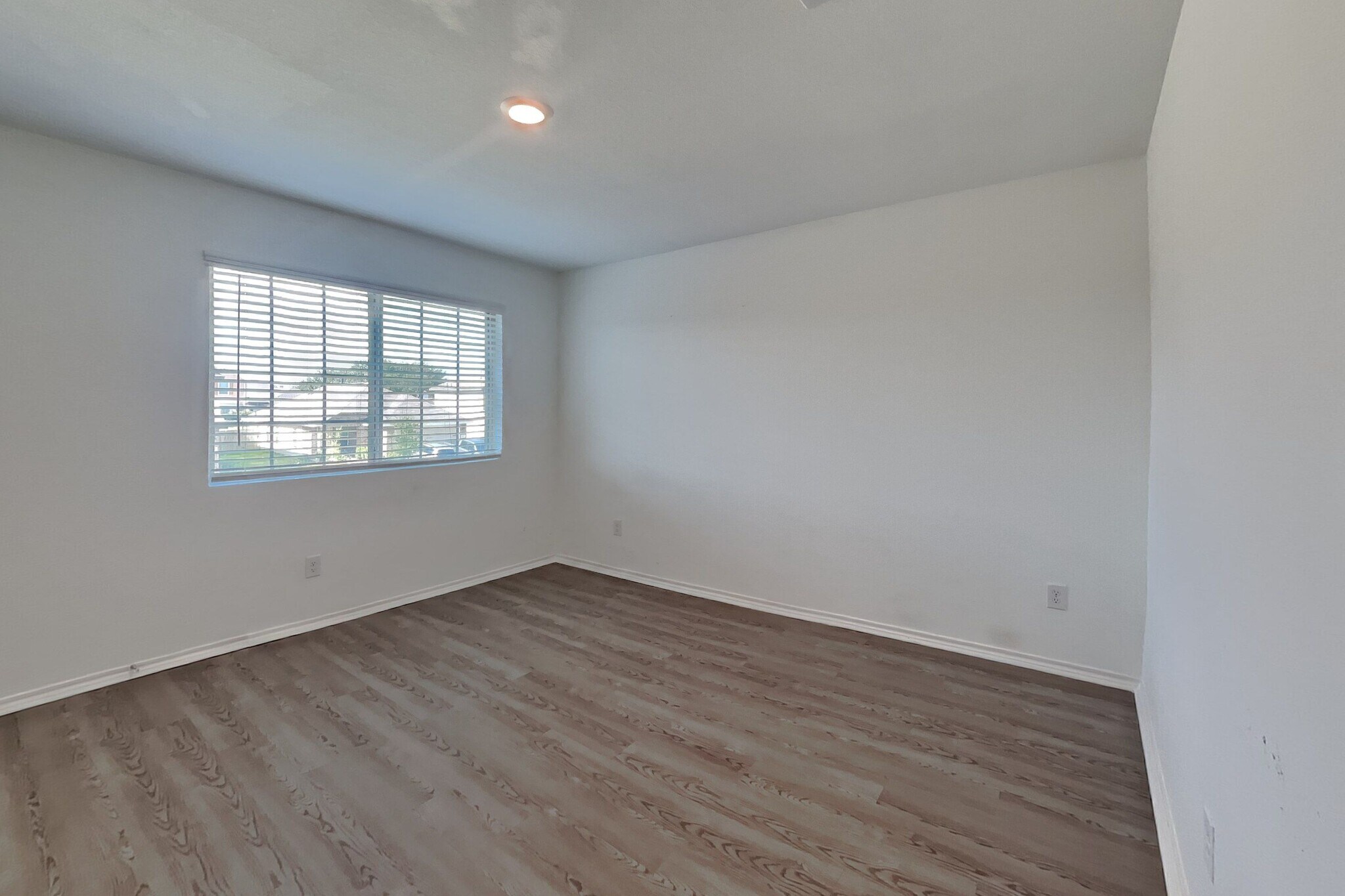 Building Photo - 11106 N Lake Mist Ln