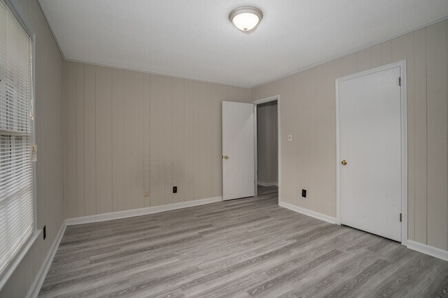 Building Photo - 307 Fairview Ave SW